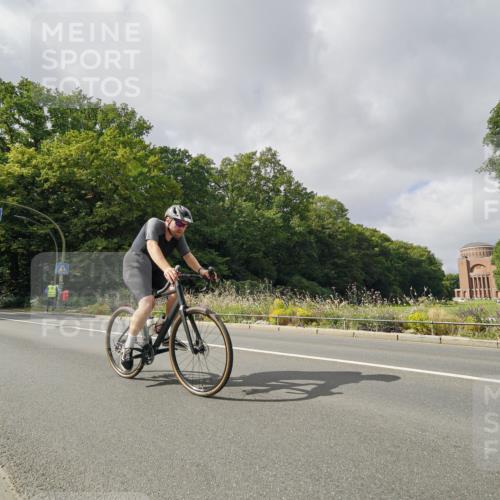 14.09.2025 - Stadtparktriathlon Michael Burmester http://msf.ph/oto/8893766 14.09.2025 11:55:26 Radfahren 1108, 1116 meine-sportfotos.de
