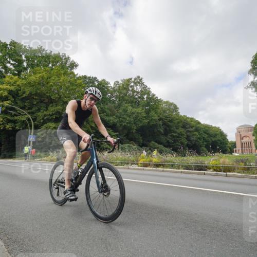 14.09.2025 - Stadtparktriathlon Michael Burmester http://msf.ph/oto/8893801 14.09.2025 11:56:35 Radfahren 949, 960, 1023, 1053, 1119, 1133, 1144, 1172 meine-sportfotos.de