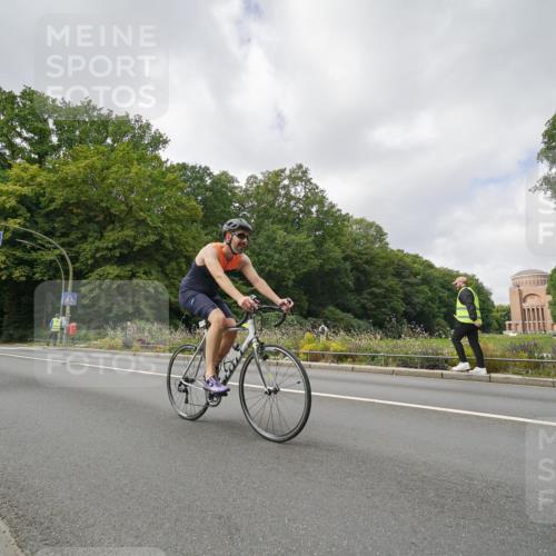 14.09.2025 - Stadtparktriathlon Michael Burmester http://msf.ph/oto/8893807 14.09.2025 11:56:44 Radfahren 949, 964, 1053, 1071, 1144, 1217 meine-sportfotos.de