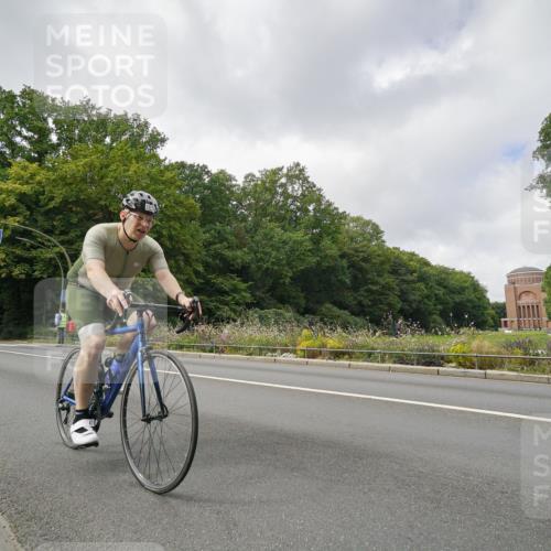 14.09.2025 - Stadtparktriathlon Michael Burmester http://msf.ph/oto/8893838 14.09.2025 11:57:33 Radfahren 1026, 1061, 1075, 1103, 1139, 1199 meine-sportfotos.de