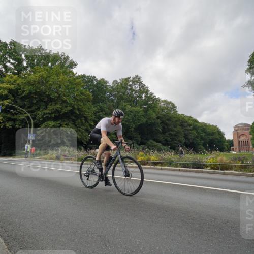 14.09.2025 - Stadtparktriathlon Michael Burmester http://msf.ph/oto/8893904 14.09.2025 11:59:56 Radfahren 980, 1115, 1202 meine-sportfotos.de