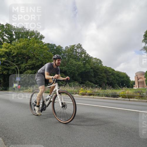 14.09.2025 - Stadtparktriathlon Michael Burmester http://msf.ph/oto/8893907 14.09.2025 12:00:20 Radfahren 1048, 1069, 1100, 1184 meine-sportfotos.de
