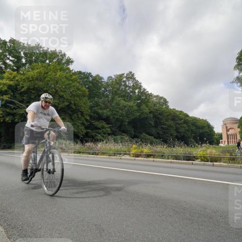 14.09.2025 - Stadtparktriathlon Michael Burmester http://msf.ph/oto/8893910 14.09.2025 12:00:26 Radfahren 1048, 1069, 1100, 1192 meine-sportfotos.de