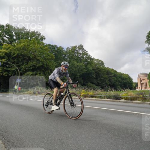 14.09.2025 - Stadtparktriathlon Michael Burmester http://msf.ph/oto/8893914 14.09.2025 12:00:34 Radfahren 1033, 1036, 1047, 1069, 1192 meine-sportfotos.de