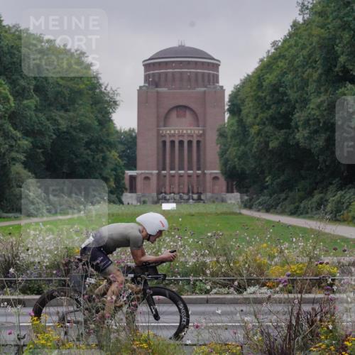 14.09.2025 - Stadtparktriathlon Michael Burmester http://msf.ph/oto/8897552 14.09.2025 08:56:06 Radfahren 301, 340, 358, 361, 371, 373 meine-sportfotos.de