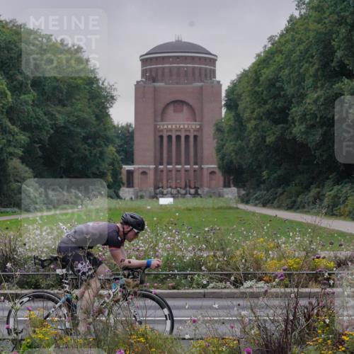 14.09.2025 - Stadtparktriathlon Michael Burmester http://msf.ph/oto/8897562 14.09.2025 08:56:17 Radfahren 318, 322, 339, 342, 350, 358, 363 meine-sportfotos.de
