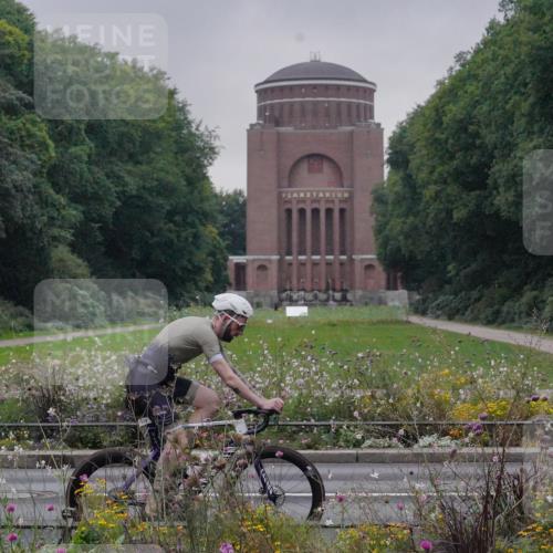 14.09.2025 - Stadtparktriathlon Michael Burmester http://msf.ph/oto/8897572 14.09.2025 08:56:19 Radfahren 318, 322, 339, 342, 350, 358, 363, 370 meine-sportfotos.de