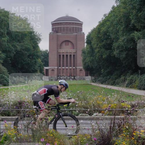 14.09.2025 - Stadtparktriathlon Michael Burmester http://msf.ph/oto/8897600 14.09.2025 08:56:34 Radfahren 323, 326, 333, 345, 347, 366, 375, 451 meine-sportfotos.de