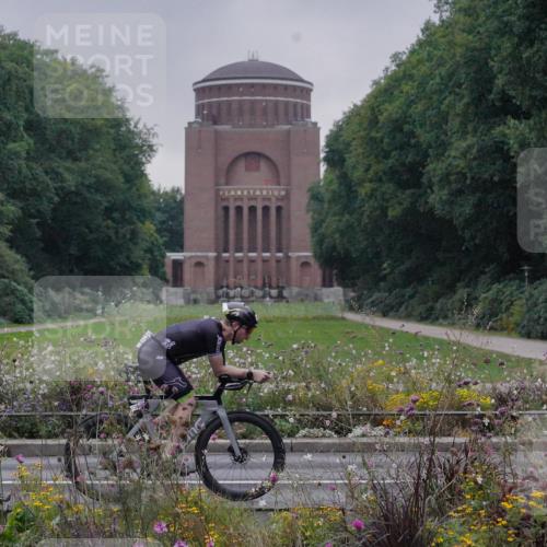 14.09.2025 - Stadtparktriathlon Michael Burmester http://msf.ph/oto/8897609 14.09.2025 08:56:37 Radfahren 326, 333, 345, 347, 366, 375, 451 meine-sportfotos.de