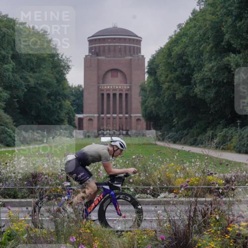 14.09.2025 - Stadtparktriathlon Michael Burmester http://msf.ph/oto/8897614 14.09.2025 08:56:38 Radfahren 326, 333, 345, 347, 366, 375, 451 meine-sportfotos.de