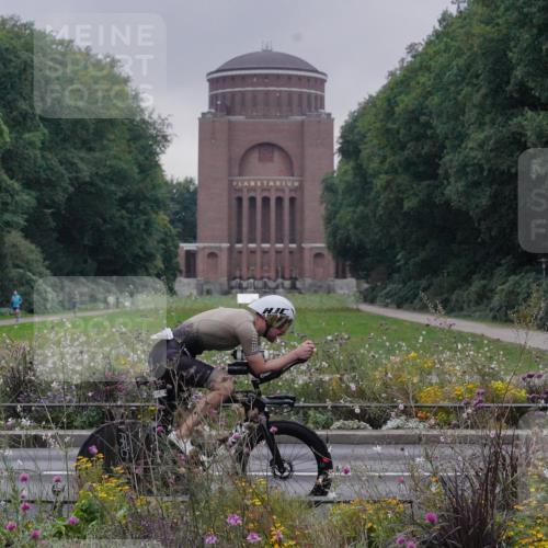 14.09.2025 - Stadtparktriathlon Michael Burmester http://msf.ph/oto/8897644 14.09.2025 08:57:05 Radfahren 325, 328, 337, 349 meine-sportfotos.de