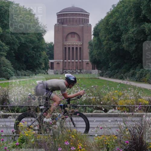 14.09.2025 - Stadtparktriathlon Michael Burmester http://msf.ph/oto/8897683 14.09.2025 08:57:43 Radfahren 336, 369 meine-sportfotos.de