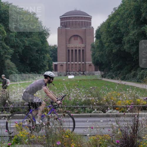 14.09.2025 - Stadtparktriathlon Michael Burmester http://msf.ph/oto/8897688 14.09.2025 08:58:02 Radfahren 303, 321, 360, 372 meine-sportfotos.de