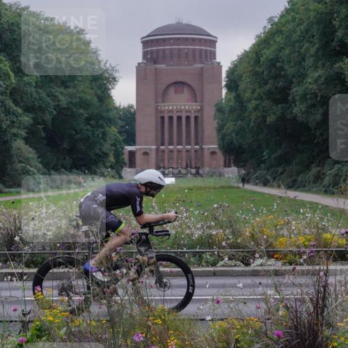 14.09.2025 - Stadtparktriathlon Michael Burmester http://msf.ph/oto/8897693 14.09.2025 08:58:06 Radfahren 303, 321, 327, 360, 372, 378 meine-sportfotos.de
