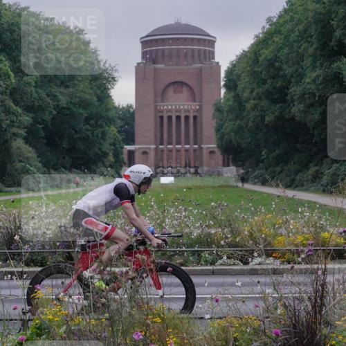 14.09.2025 - Stadtparktriathlon Michael Burmester http://msf.ph/oto/8897698 14.09.2025 08:58:08 Radfahren 303, 327, 357, 360, 372, 378, 476 meine-sportfotos.de