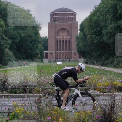 14.09.2025 - Stadtparktriathlon Michael Burmester http://msf.ph/oto/8897702 14.09.2025 08:58:12 Radfahren 303, 327, 357, 372, 378, 476 meine-sportfotos.de