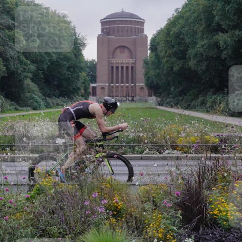 14.09.2025 - Stadtparktriathlon Michael Burmester http://msf.ph/oto/8897773 14.09.2025 08:59:49 Radfahren 351, 355 meine-sportfotos.de