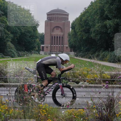 14.09.2025 - Stadtparktriathlon Michael Burmester http://msf.ph/oto/8897836 14.09.2025 09:01:49 Radfahren 304, 324, 358 meine-sportfotos.de
