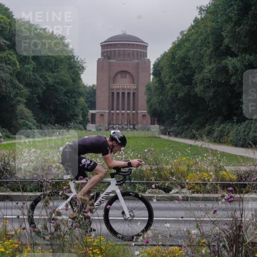 14.09.2025 - Stadtparktriathlon Michael Burmester http://msf.ph/oto/8897845 14.09.2025 09:01:53 Radfahren 304, 324, 358 meine-sportfotos.de