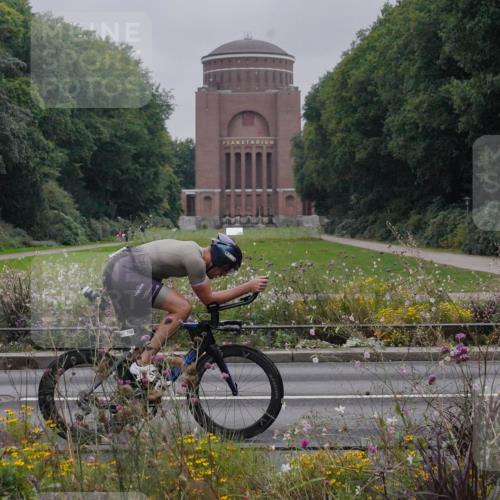 14.09.2025 - Stadtparktriathlon Michael Burmester http://msf.ph/oto/8898537 14.09.2025 09:04:05 Radfahren 319, 336, 357 meine-sportfotos.de