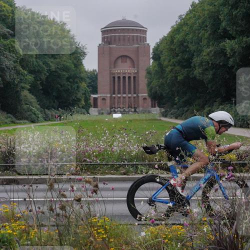 14.09.2025 - Stadtparktriathlon Michael Burmester http://msf.ph/oto/8898556 14.09.2025 09:04:13 Radfahren 303, 319, 338, 357, 369 meine-sportfotos.de