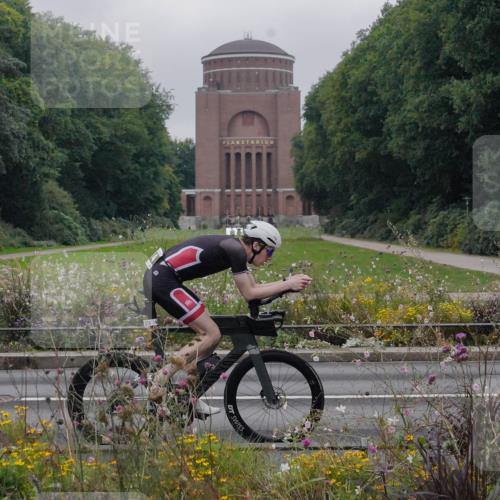 14.09.2025 - Stadtparktriathlon Michael Burmester http://msf.ph/oto/8898795 14.09.2025 09:06:49 Radfahren 334, 344, 374, 397 meine-sportfotos.de