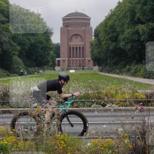 14.09.2025 - Stadtparktriathlon Michael Burmester http://msf.ph/oto/8898908 14.09.2025 09:08:31 Radfahren 301, 326, 345, 363, 370, 371, 373, 381, 383, 393, 400, 430 meine-sportfotos.de