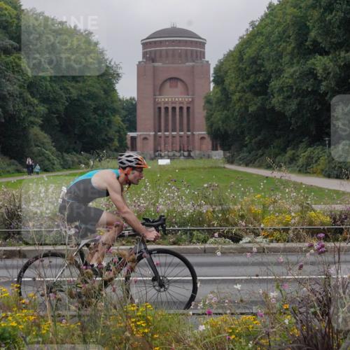 14.09.2025 - Stadtparktriathlon Michael Burmester http://msf.ph/oto/8898950 14.09.2025 09:08:41 Radfahren 318, 326, 339, 340, 342, 345, 347, 363, 365, 370, 383, 392, 410, 418, 437 meine-sportfotos.de
