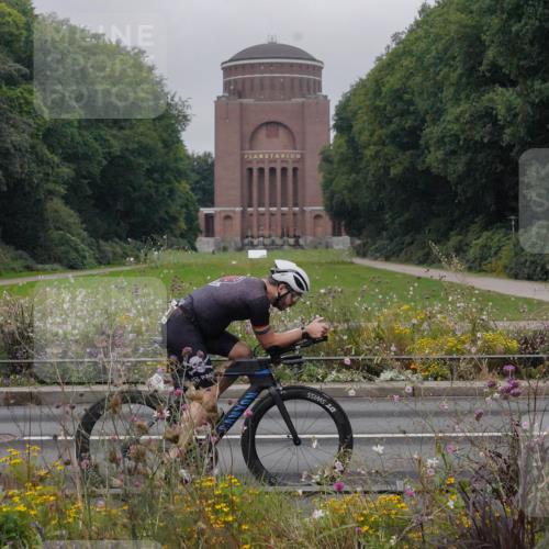 14.09.2025 - Stadtparktriathlon Michael Burmester http://msf.ph/oto/8899031 14.09.2025 09:09:09 Radfahren 323, 341, 352, 353, 375 meine-sportfotos.de