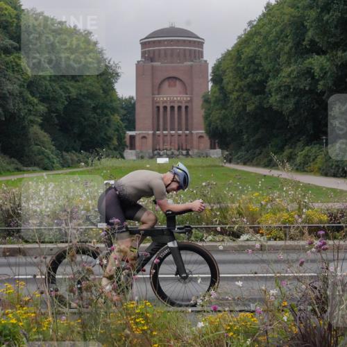 14.09.2025 - Stadtparktriathlon Michael Burmester http://msf.ph/oto/8899044 14.09.2025 09:09:16 Radfahren 341, 353, 379 meine-sportfotos.de