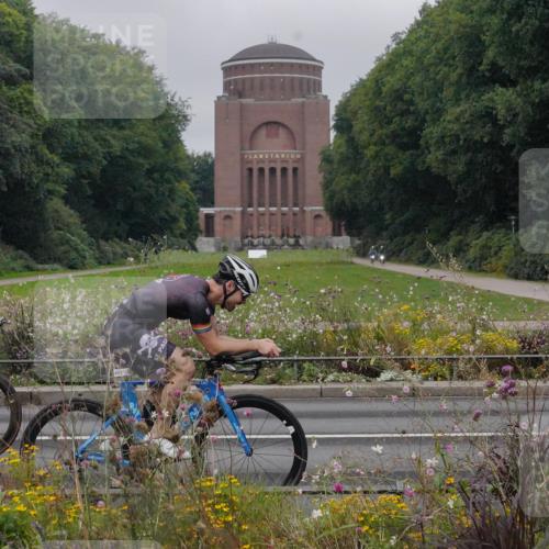 14.09.2025 - Stadtparktriathlon Michael Burmester http://msf.ph/oto/8899063 14.09.2025 09:09:26 Radfahren 337, 349, 354, 361, 376, 379, 398, 451 meine-sportfotos.de