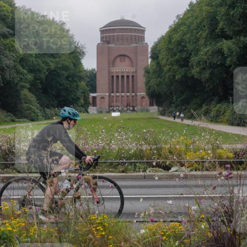 14.09.2025 - Stadtparktriathlon Michael Burmester http://msf.ph/oto/8899245 14.09.2025 09:10:51 Radfahren 302, 322, 382, 415, 421, 435 meine-sportfotos.de