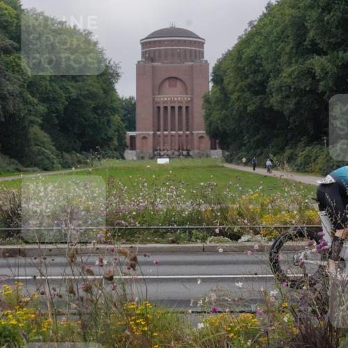 14.09.2025 - Stadtparktriathlon Michael Burmester http://msf.ph/oto/8899259 14.09.2025 09:10:57 Radfahren 302, 351, 360, 382, 415, 421, 435 meine-sportfotos.de