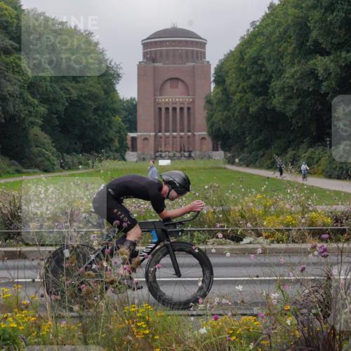 14.09.2025 - Stadtparktriathlon Michael Burmester http://msf.ph/oto/8899279 14.09.2025 09:11:08 Radfahren 330, 332, 351, 355, 476 meine-sportfotos.de