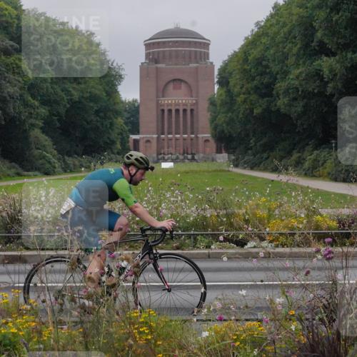 14.09.2025 - Stadtparktriathlon Michael Burmester http://msf.ph/oto/8899432 14.09.2025 09:12:48 Radfahren 320, 334, 356, 422 meine-sportfotos.de