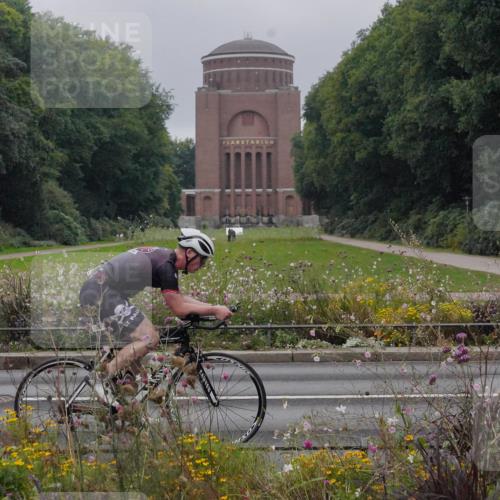 14.09.2025 - Stadtparktriathlon Michael Burmester http://msf.ph/oto/8899481 14.09.2025 09:13:22 Radfahren 327, 359 meine-sportfotos.de