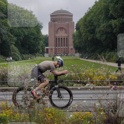 14.09.2025 - Stadtparktriathlon Michael Burmester http://msf.ph/oto/8899727 14.09.2025 09:15:27 Radfahren 341, 349, 379, 392, 410, 418 meine-sportfotos.de