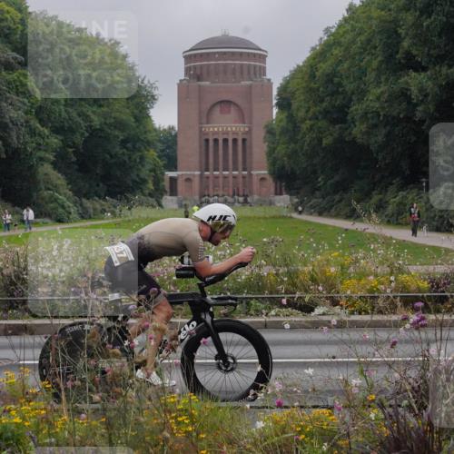 14.09.2025 - Stadtparktriathlon Michael Burmester http://msf.ph/oto/8899752 14.09.2025 09:15:38 Radfahren 315, 337, 354, 392, 418, 437, 451, 487 meine-sportfotos.de