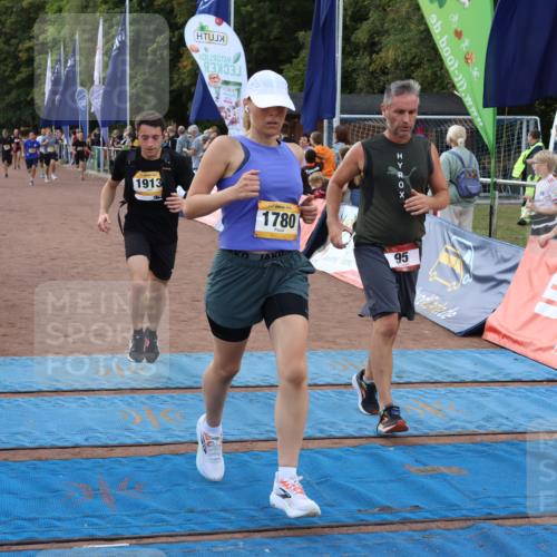 14.09.2025 - Airport Race Strokosch-Dieckow http://msf.ph/oto/8900133 14.09.2025 12:28:51 Ziel 95, 406, 879, 976, 1087, 1179, 1483, 1672, 1780, 1878, 1913, 1983, 2016, 5428 meine-sportfotos.de