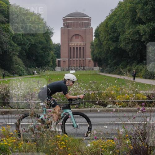 14.09.2025 - Stadtparktriathlon Michael Burmester http://msf.ph/oto/8900500 14.09.2025 09:18:50 Radfahren 302, 454, 493, 499, 502 meine-sportfotos.de