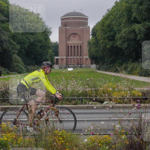 14.09.2025 - Stadtparktriathlon Michael Burmester http://msf.ph/oto/8900598 14.09.2025 09:19:30 Radfahren 304, 439, 443, 467, 477, 479, 486, 492, 494, 495 meine-sportfotos.de