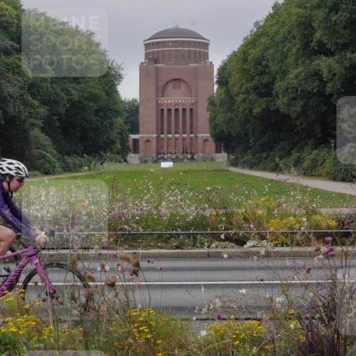 14.09.2025 - Stadtparktriathlon Michael Burmester http://msf.ph/oto/8900628 14.09.2025 09:19:37 Radfahren 324, 356, 382, 425, 477, 479, 492, 495, 497 meine-sportfotos.de