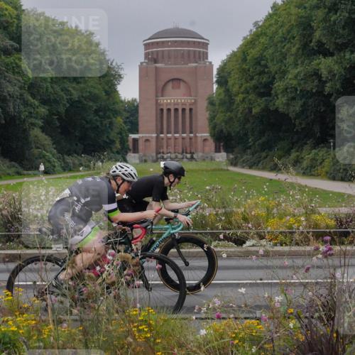 14.09.2025 - Stadtparktriathlon Michael Burmester http://msf.ph/oto/8900742 14.09.2025 09:20:28 Radfahren 301, 318, 326, 340, 345, 346, 347, 359, 363, 370, 371, 373, 381, 389, 419, 445 meine-sportfotos.de