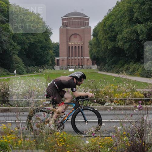 14.09.2025 - Stadtparktriathlon Michael Burmester http://msf.ph/oto/8900747 14.09.2025 09:20:31 Radfahren 301, 318, 326, 340, 345, 346, 347, 359, 363, 370, 371, 373, 377, 381, 389, 445 meine-sportfotos.de