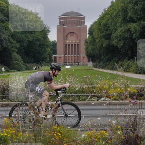 14.09.2025 - Stadtparktriathlon Michael Burmester http://msf.ph/oto/8900802 14.09.2025 09:20:42 Radfahren 327, 346, 377, 386, 448 meine-sportfotos.de