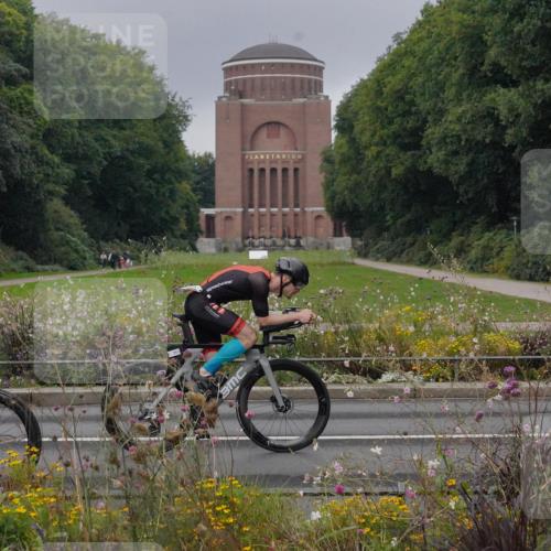14.09.2025 - Stadtparktriathlon Michael Burmester http://msf.ph/oto/8900822 14.09.2025 09:20:58 Radfahren 342, 353, 498 meine-sportfotos.de