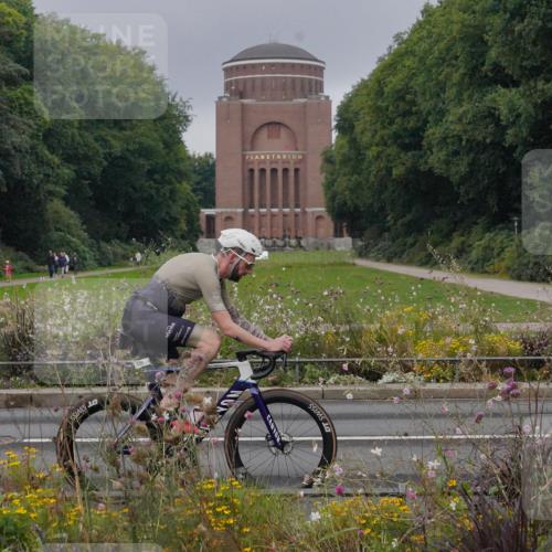14.09.2025 - Stadtparktriathlon Michael Burmester http://msf.ph/oto/8900866 14.09.2025 09:21:17 Radfahren 339, 362, 401 meine-sportfotos.de
