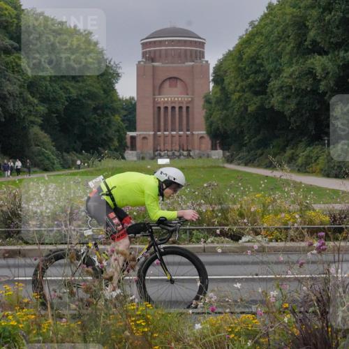 14.09.2025 - Stadtparktriathlon Michael Burmester http://msf.ph/oto/8900885 14.09.2025 09:21:27 Radfahren 323, 349, 352, 362, 375, 379, 393 meine-sportfotos.de
