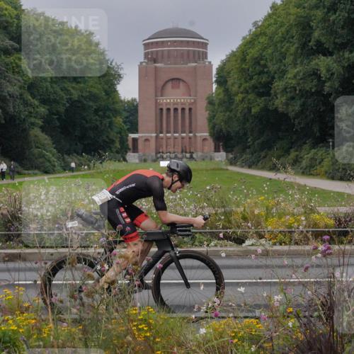 14.09.2025 - Stadtparktriathlon Michael Burmester http://msf.ph/oto/8900895 14.09.2025 09:21:32 Radfahren 323, 349, 352, 365, 375, 379, 383, 393 meine-sportfotos.de