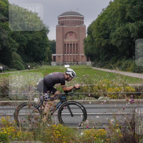 14.09.2025 - Stadtparktriathlon Michael Burmester http://msf.ph/oto/8900899 14.09.2025 09:21:33 Radfahren 323, 349, 365, 375, 379, 383, 393, 400 meine-sportfotos.de